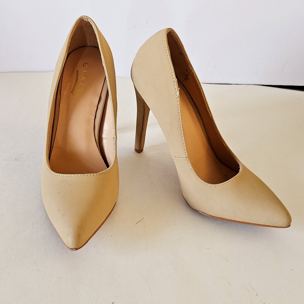 Glaze Women's Cream Pumps - Picture 3 of 8
